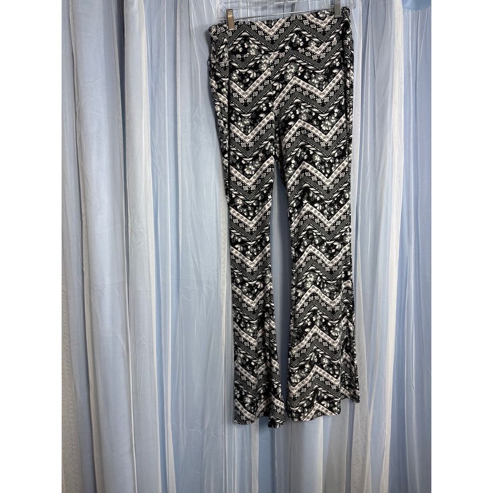 No Boundaries Soft Pants Womens XXL Flare Geometric Chevron Black EUC